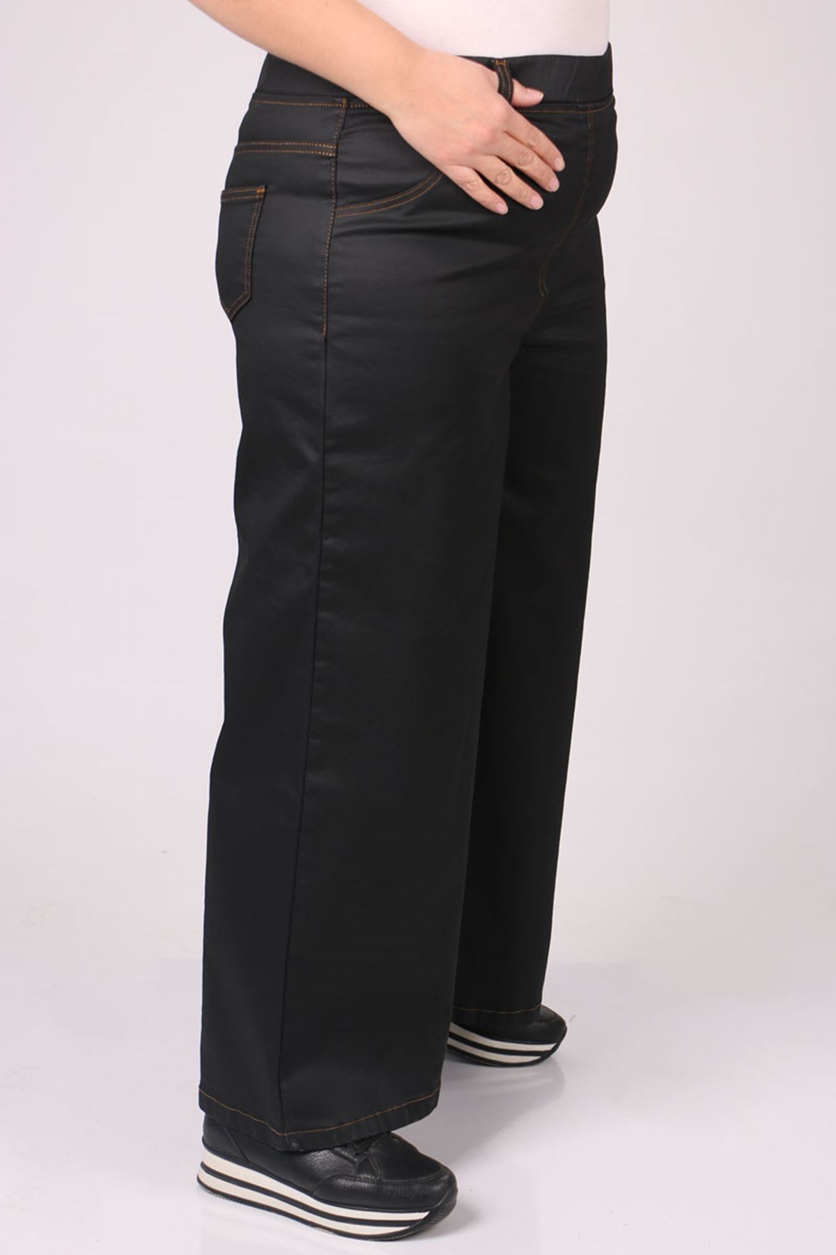 9142-3 Büyük Beden Mat Deri Görünümlü Bol Paça Kot Pantolon - Siyah
