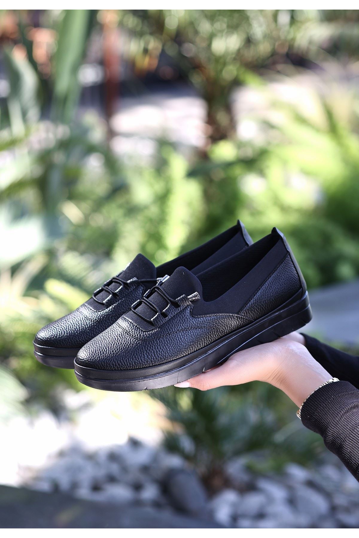 Laxi Siyah Cilt Bağcıklı Spor Ayakkabı