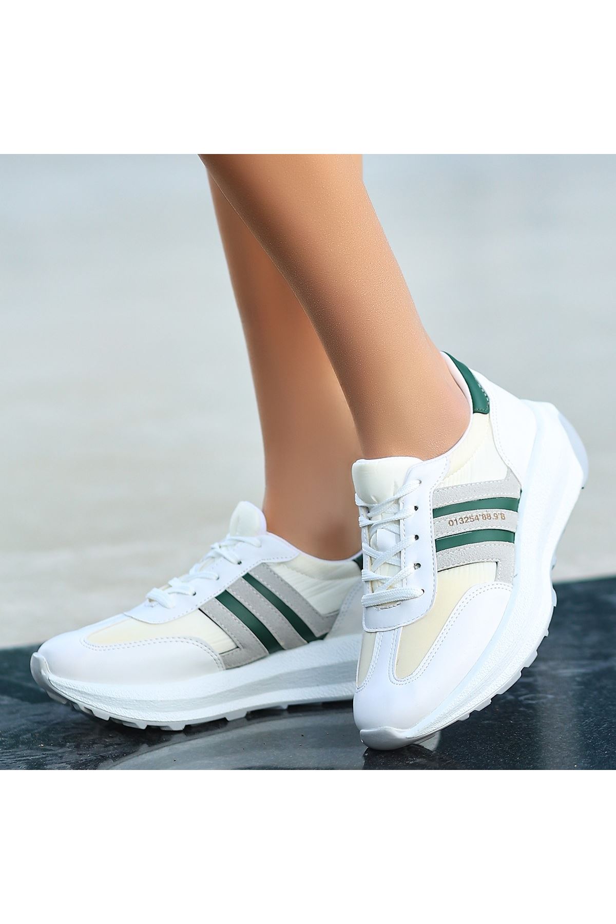 Cıon Beyaz Cilt Yeşil Şeritli Bağcıklı Spor Ayakkabı