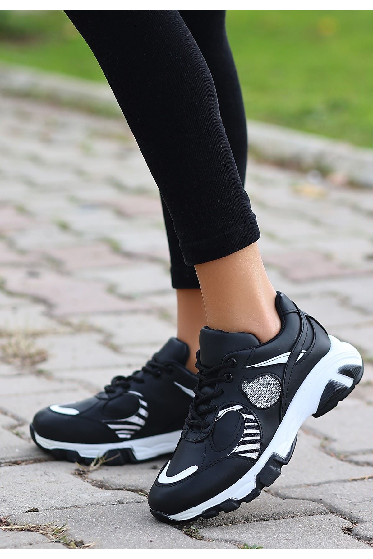Diana Siyah Cilt Bağcıklı Spor Ayakkabı