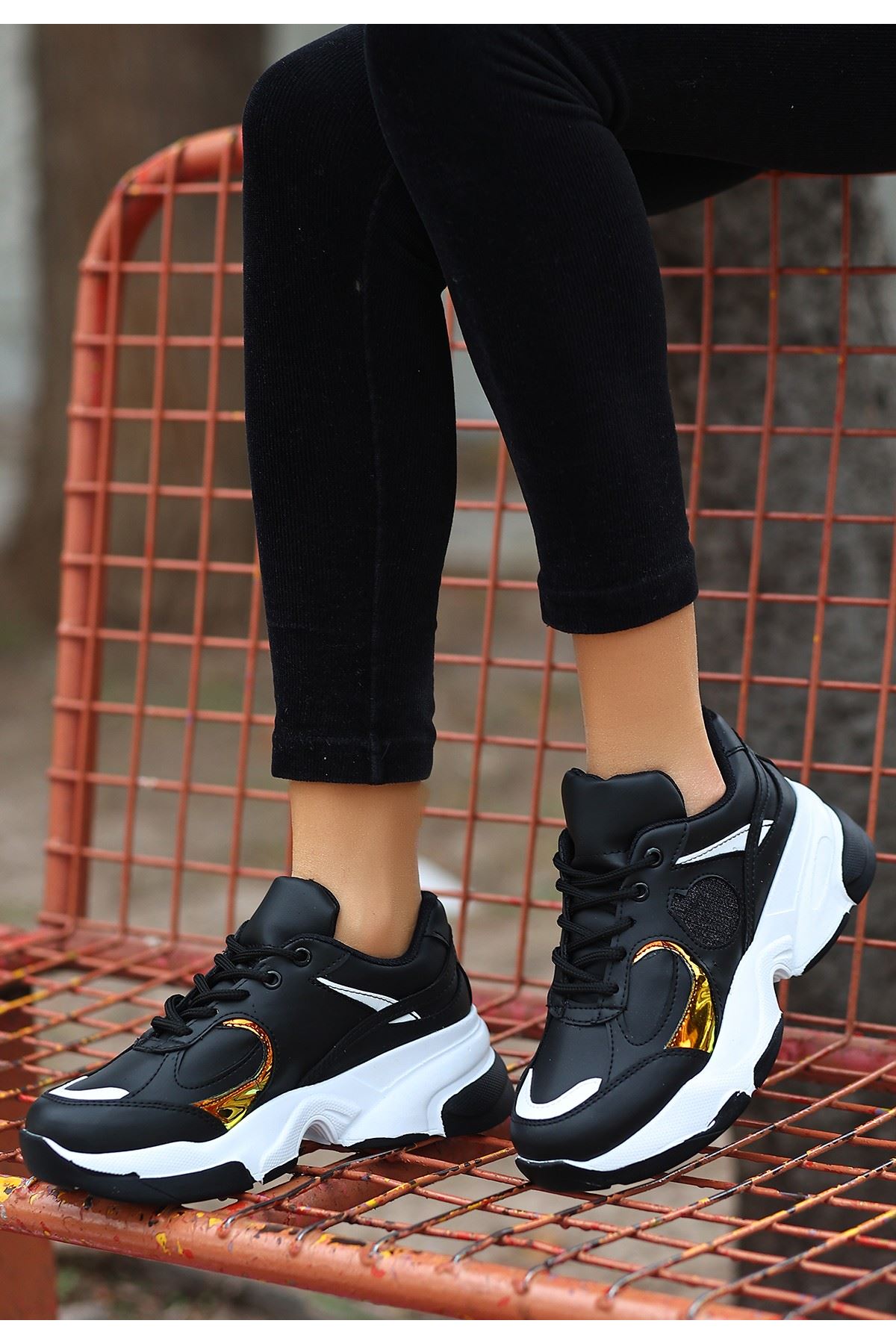 Mitar Siyah Cilt Holağramlı Bağcıklı Spor Ayakkabı