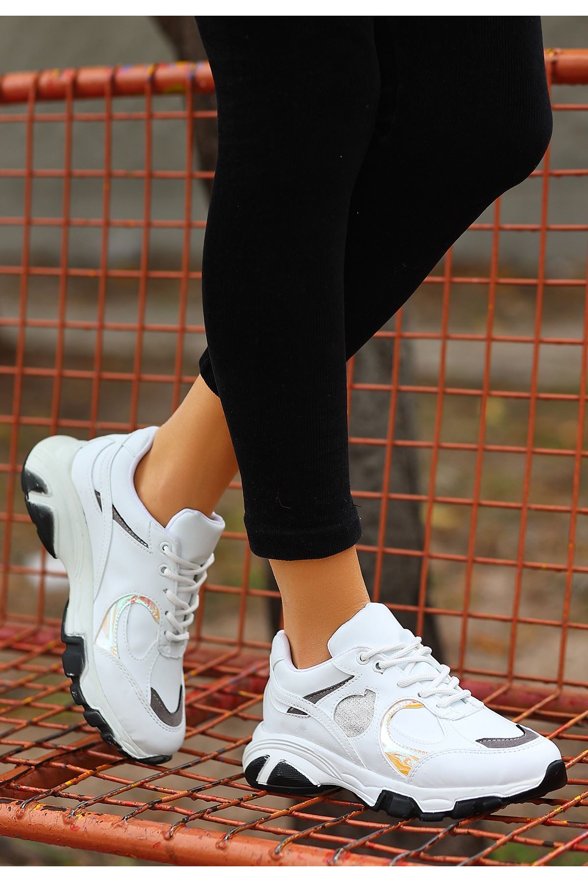 Diana Beyaz Cilt Holohramlı Bağcıklı Spor Ayakkabı