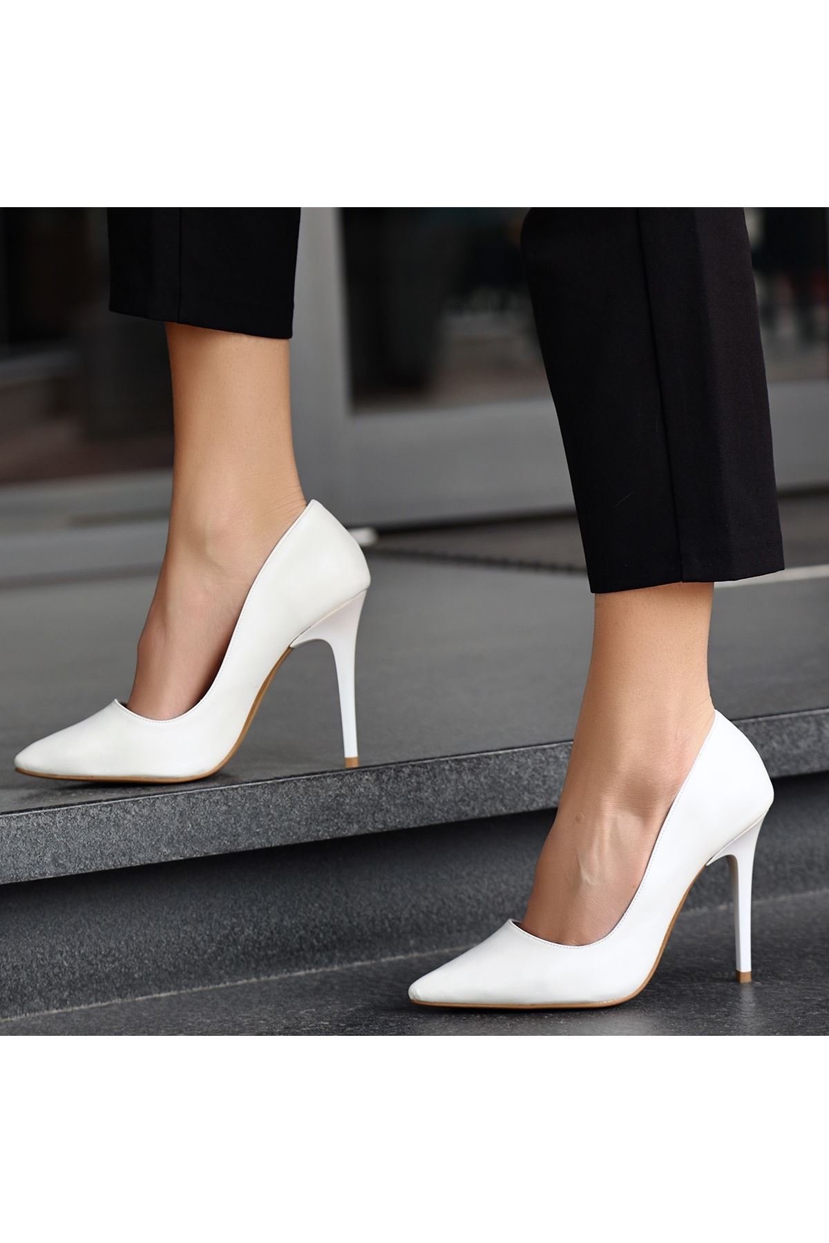 Deor Beyaz Cilt Stiletto Ayakkabı