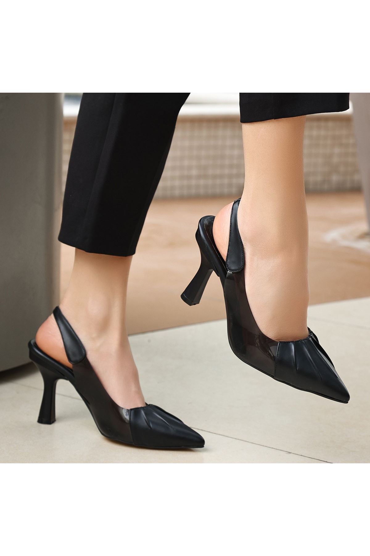 Mera Siyah Cilt Topuklu Ayakkabı