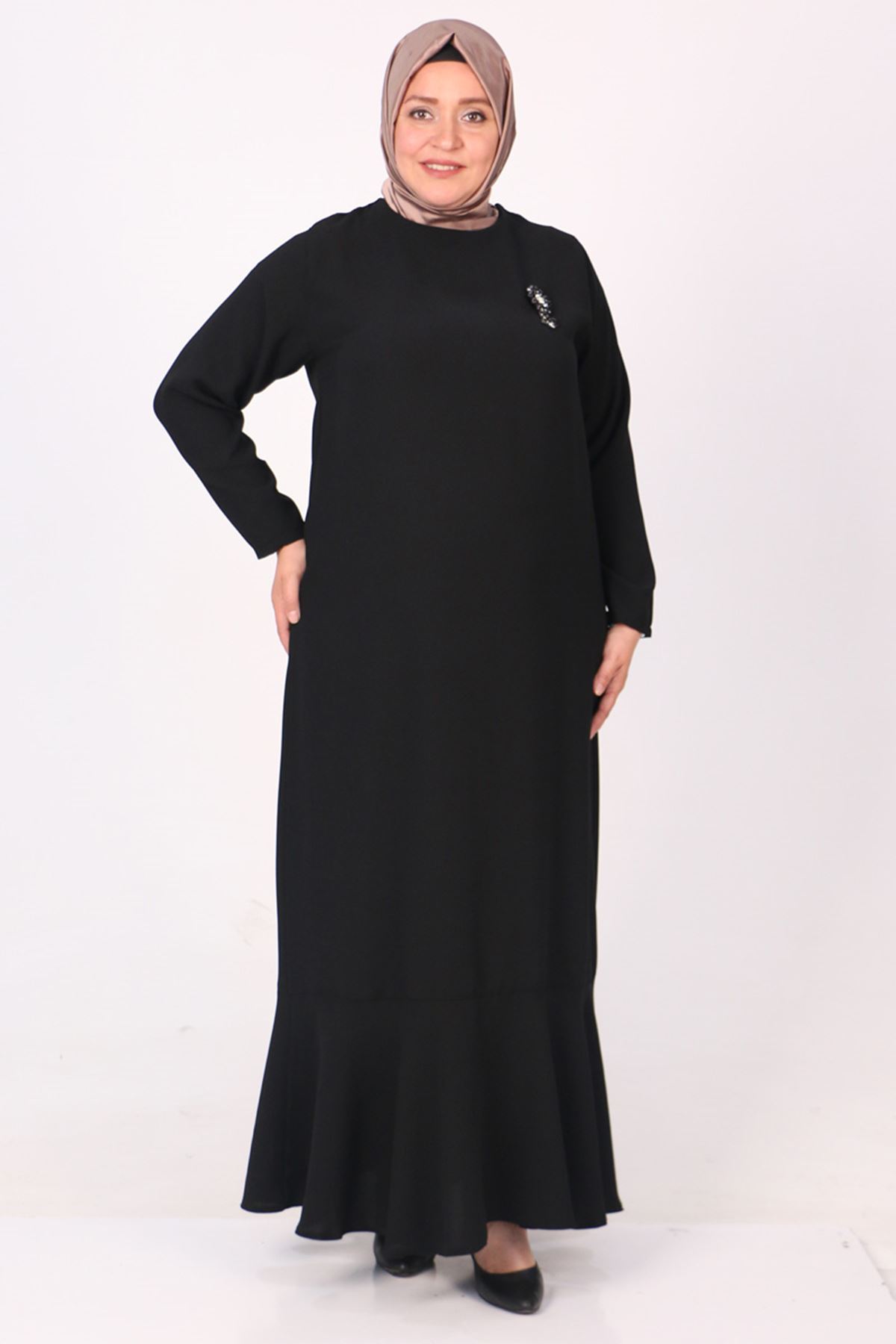 32022 Büyük Beden Çıkarılabilir Broşlu Krep Elbise - Siyah