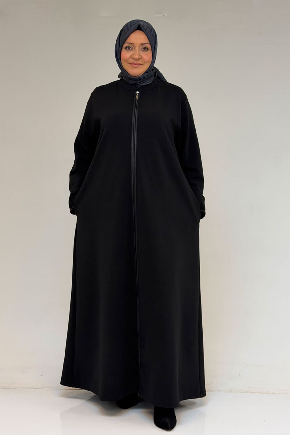 56003 Büyük Beden Önden Fermuarlı Hakim Yaka Ferace - Siyah