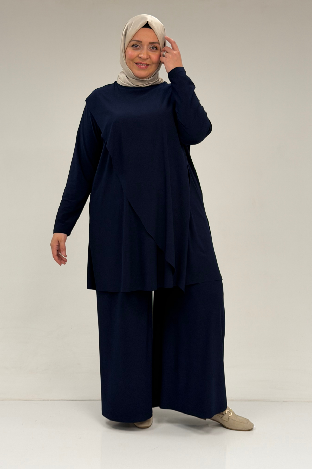 67004 Büyük Beden Önü Ve Arkası Pelerin Detaylı Sandy Pantolonlu Takım - Lacivert