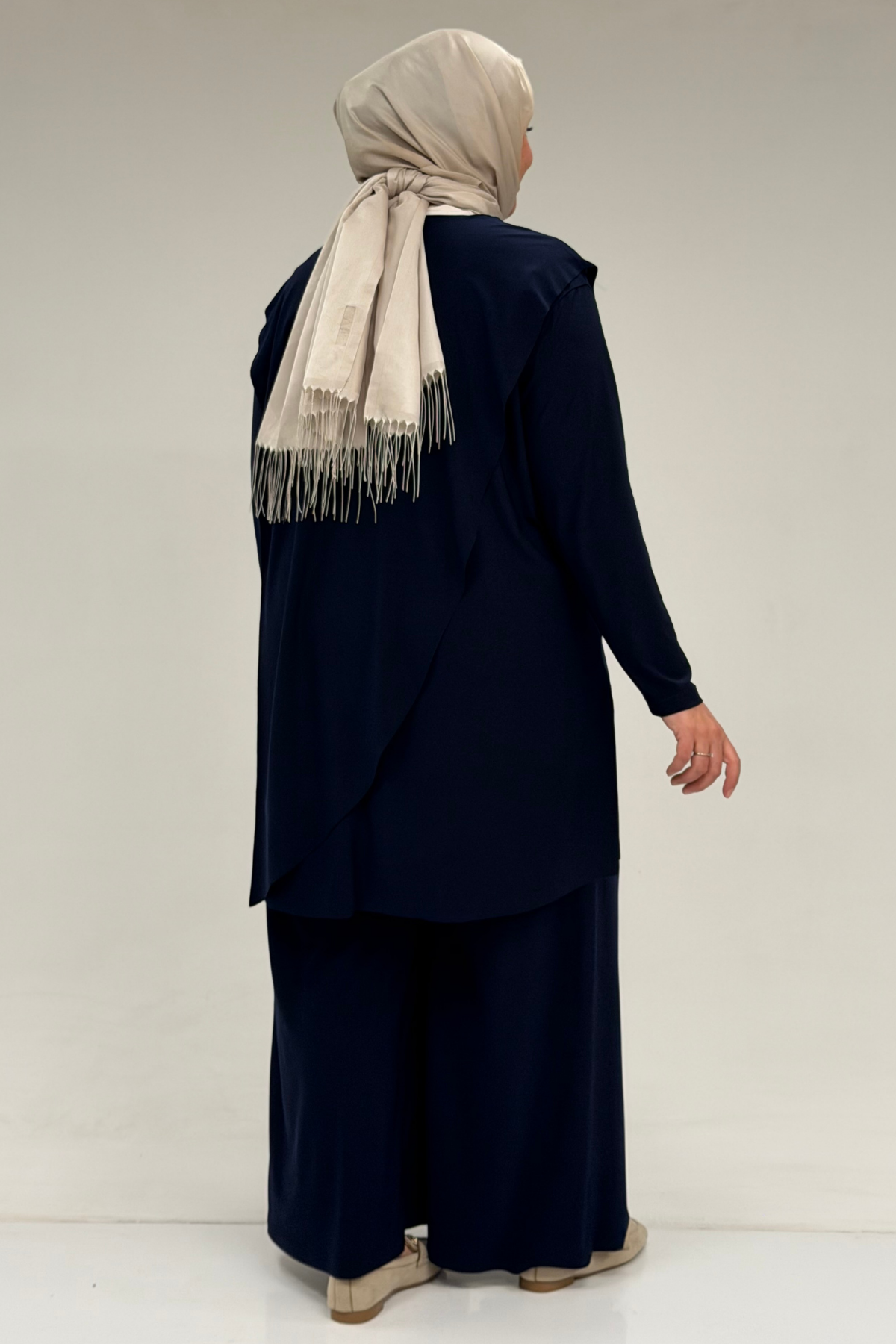 67004 Büyük Beden Önü Ve Arkası Pelerin Detaylı Sandy Pantolonlu Takım - Lacivert