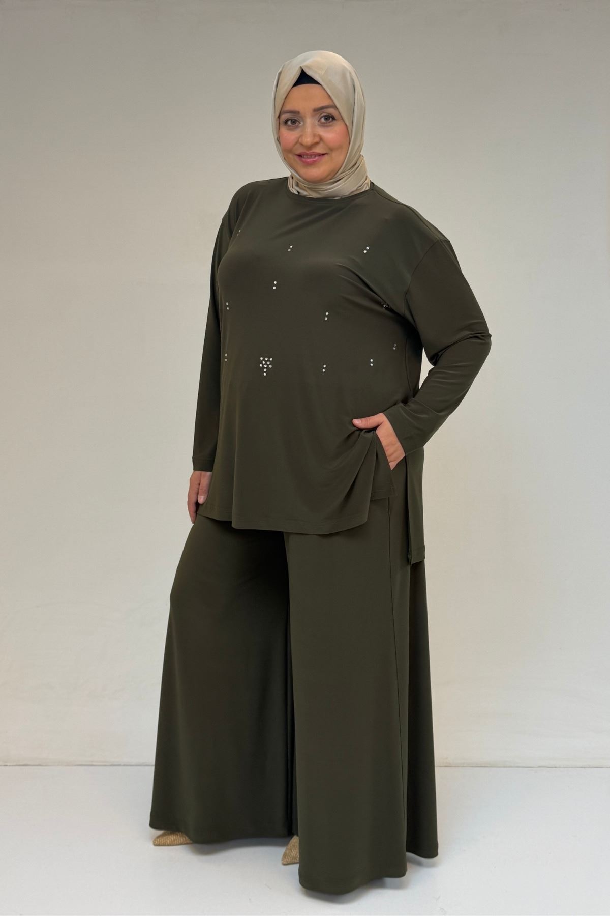 67030 Büyük Beden Yanı Yırtmaçlı Sandy Pantolonlu Takım - Haki