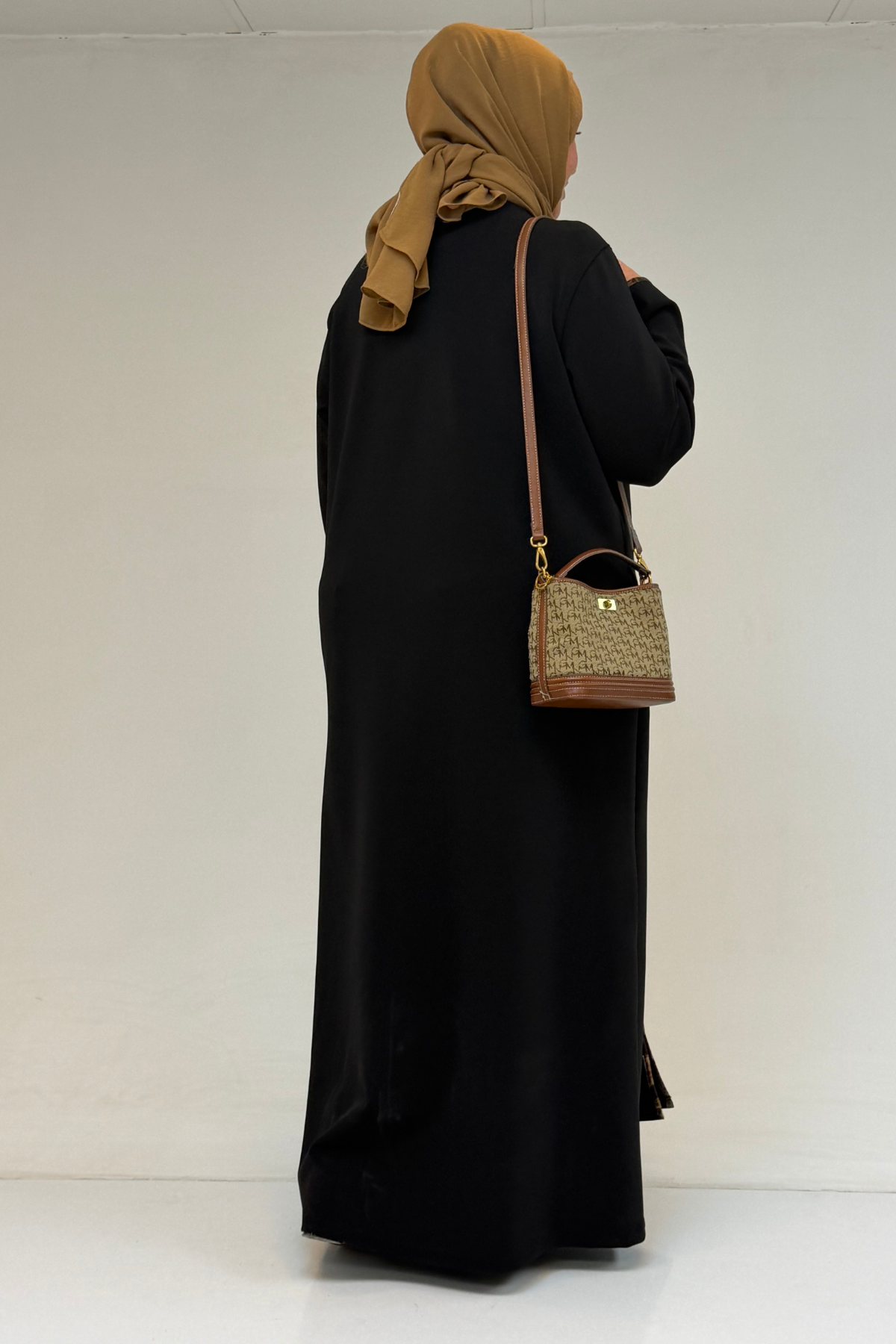 56021 Büyük Beden Boydan Fermuarlı Taş Detaylı Çelik Ferace - Siyah