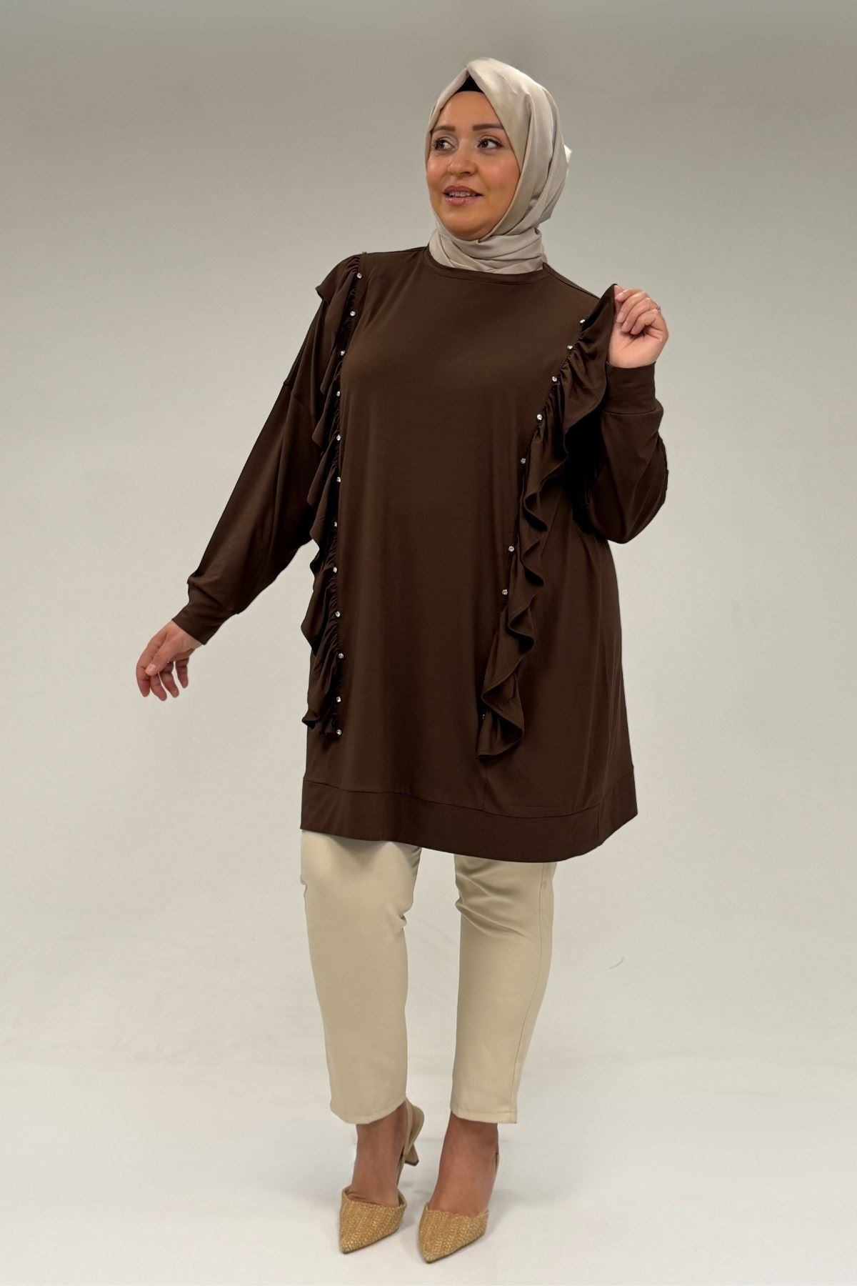 58074 Büyük Beden Fırfır Ve Taş Detaylı Penye Tunik - Kahve