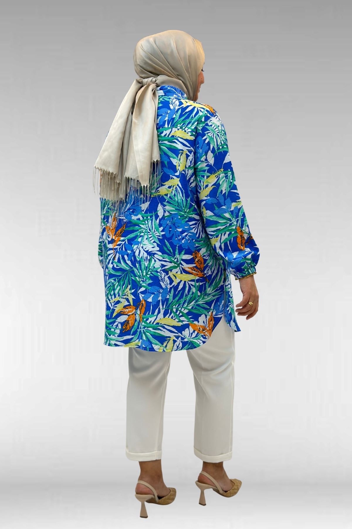 68010 Büyük Beden Yanları Yırtmaçlı Kolları Lastikli Mango Tunik - Desenli Saks