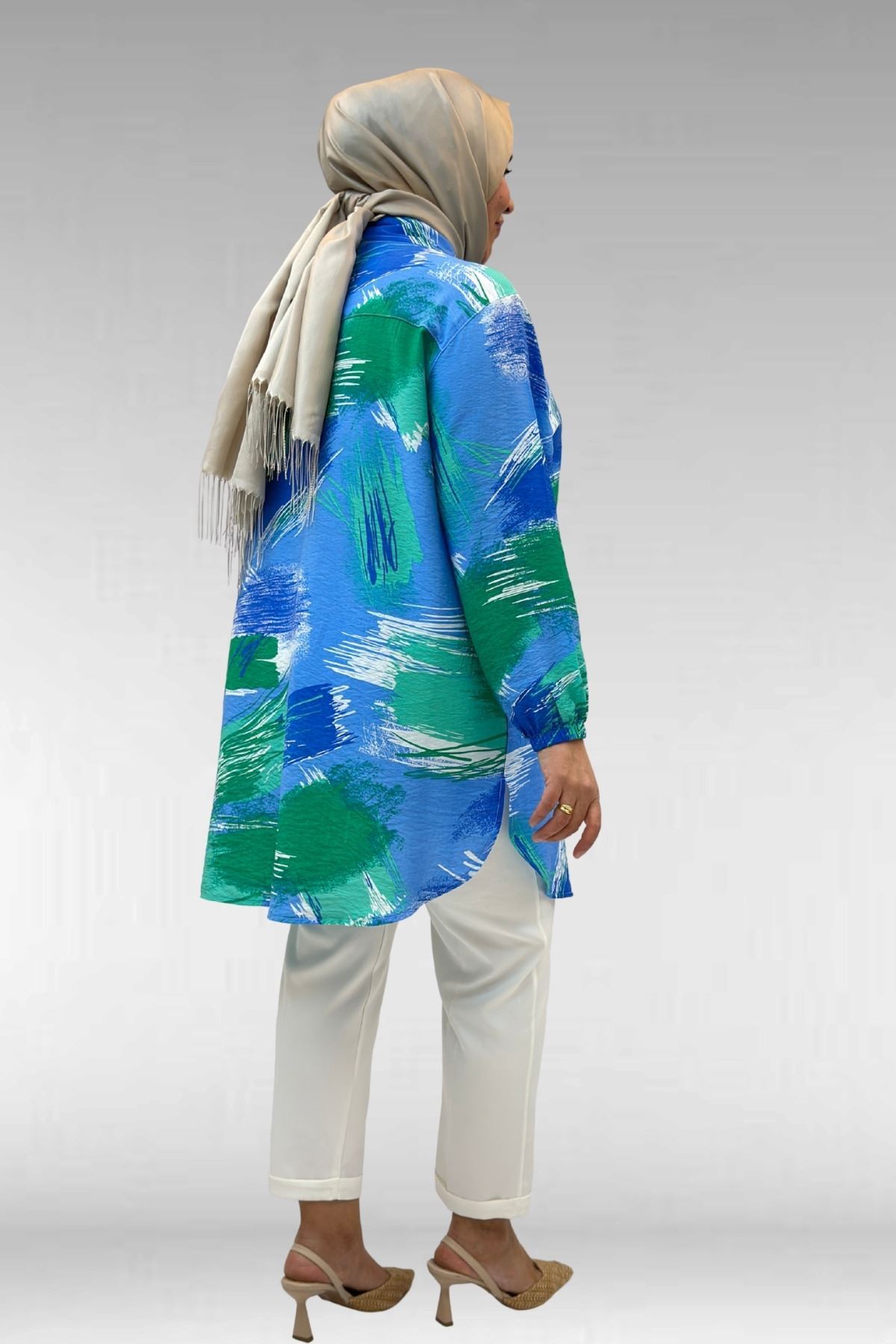 68010 Büyük Beden Yanları Yırtmaçlı Kolları Lastikli Mango Tunik - Desenli Mavi