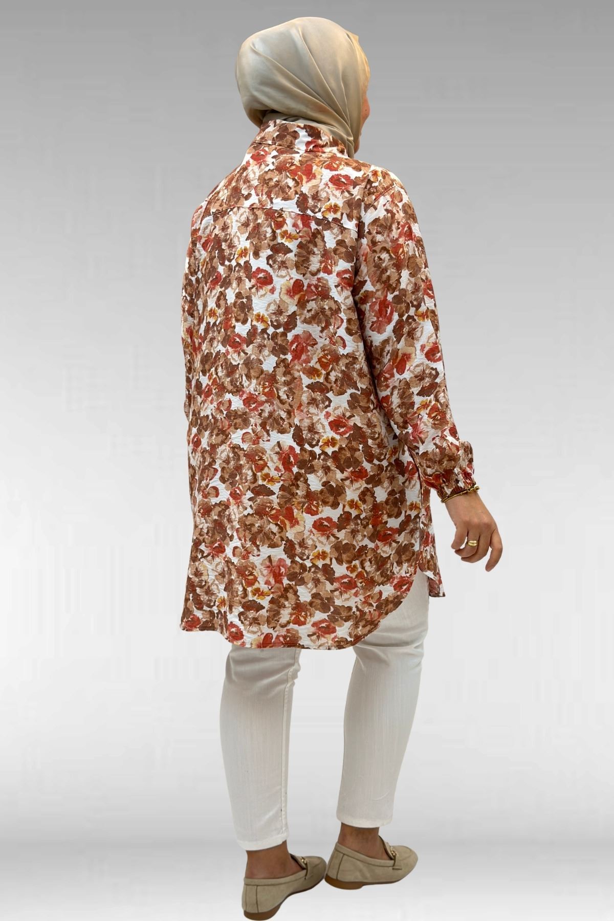 68010 Büyük Beden Yanları Yırtmaçlı Kolları Lastikli Mango Tunik - Çiçek Desenli Kahve