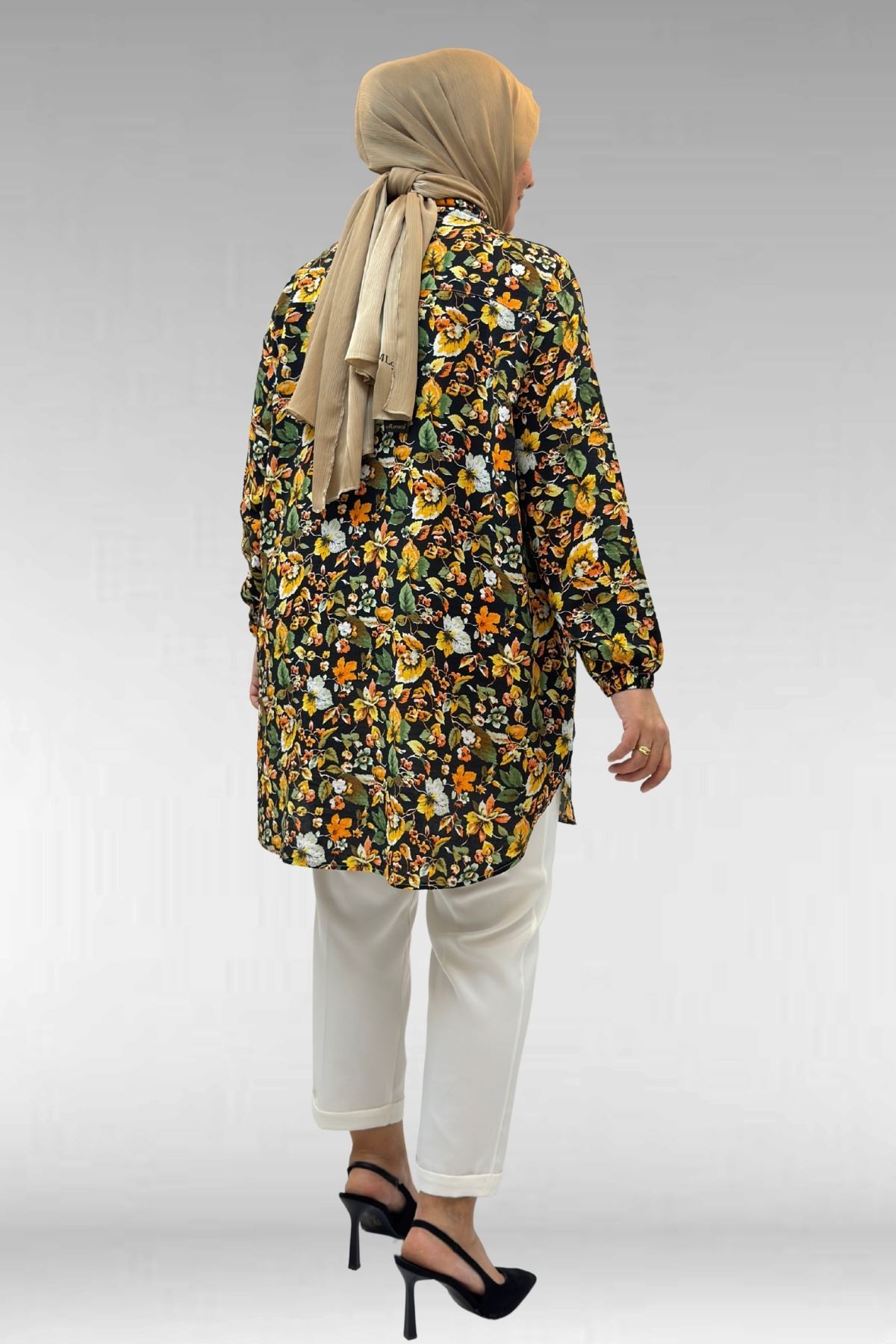 68010 Büyük Beden Yanları Yırtmaçlı Kolları Lastikli Mango Tunik - Desenli Siyah