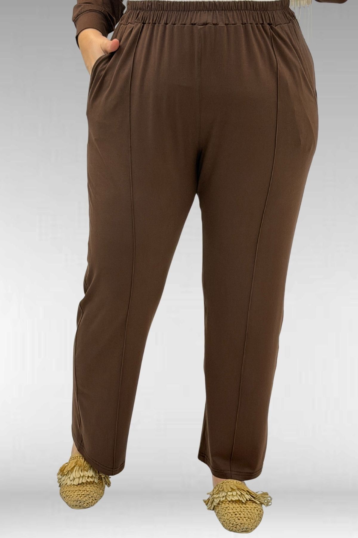 67014 Büyük Beden Parçalı Yakalı Fermuarlı Pantolonlu Penye Takım - Kahve