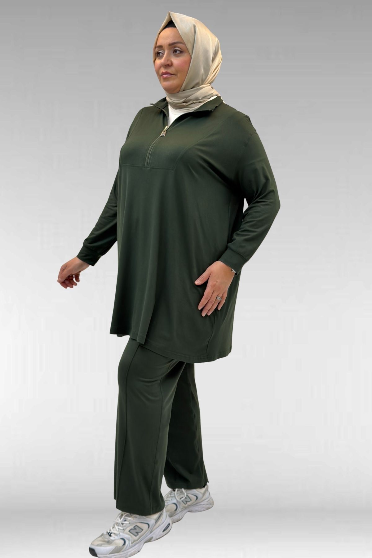 67014 Büyük Beden Parçalı Yakalı Fermuarlı Pantolonlu Penye Takım - Haki