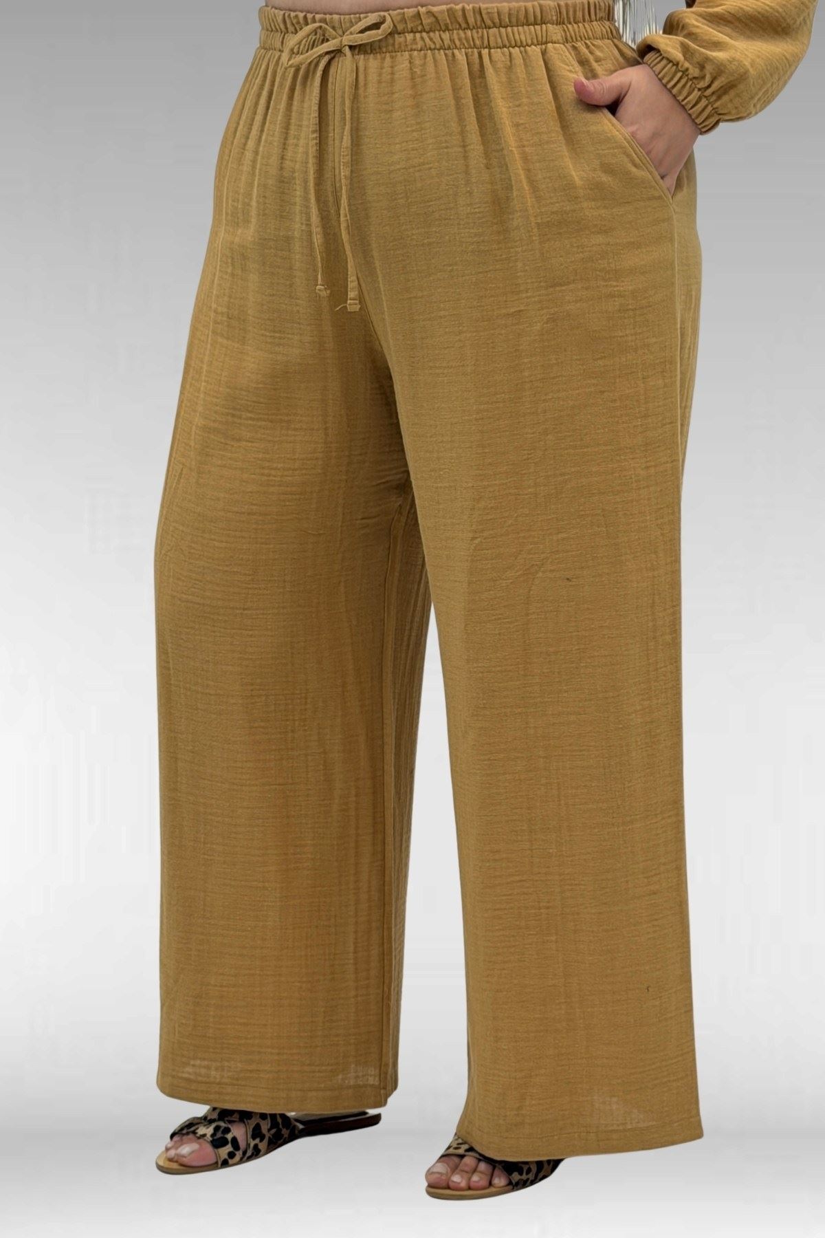 67039 Büyük Beden Yarım Patlı Sıfır Yaka Müslin Pantolonlu Takım - Bisküvi