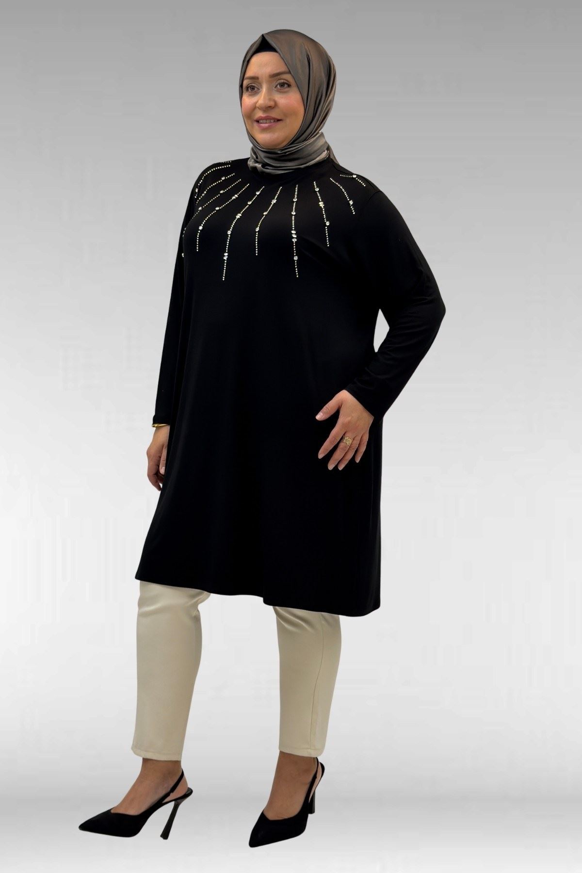 68002 Büyük Beden Önü Güneş Parıltılı Taş Baskılı Penye Tunik - Siyah