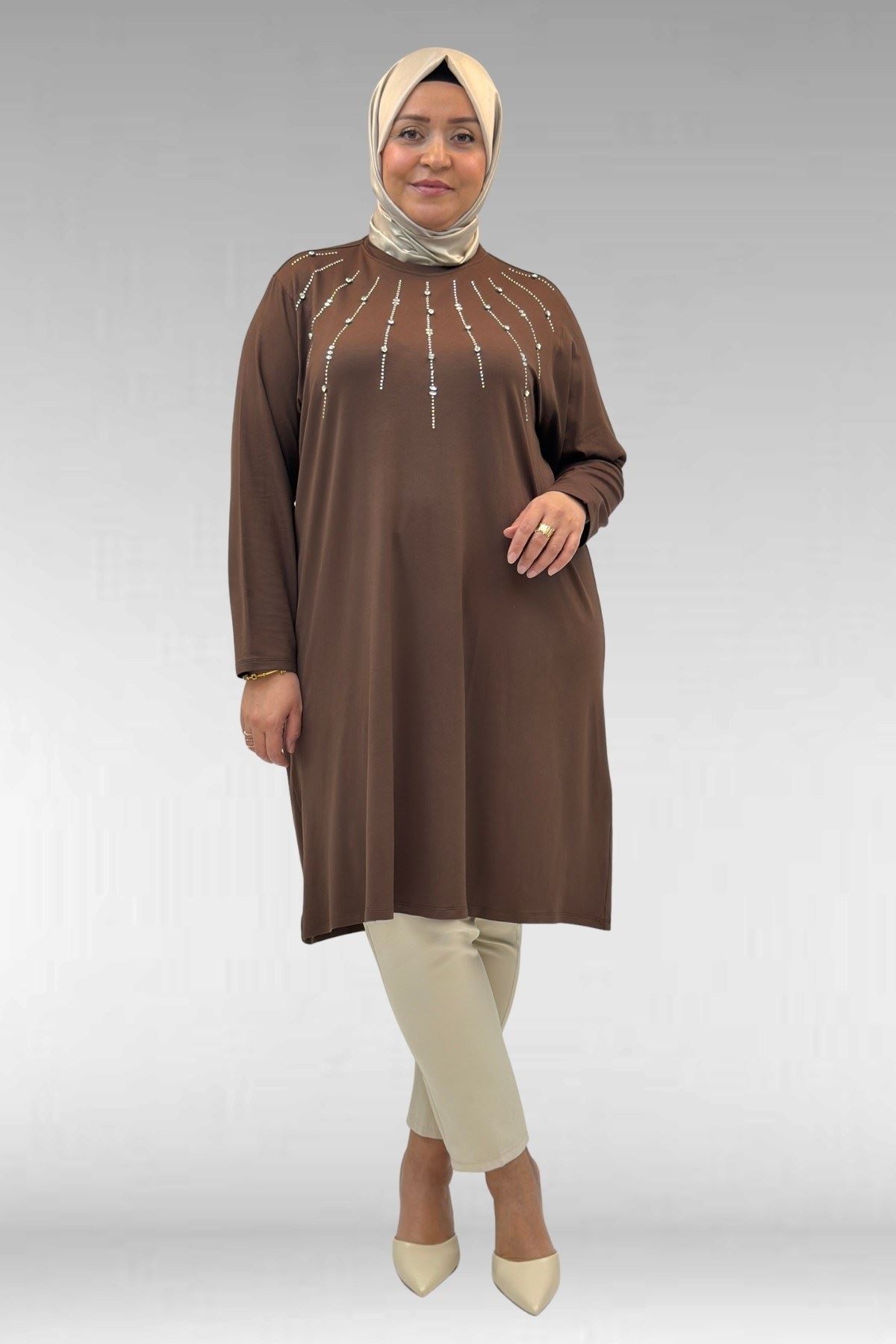 68002 Büyük Beden Önü Güneş Parıltılı Taş Baskılı Penye Tunik - Kahve