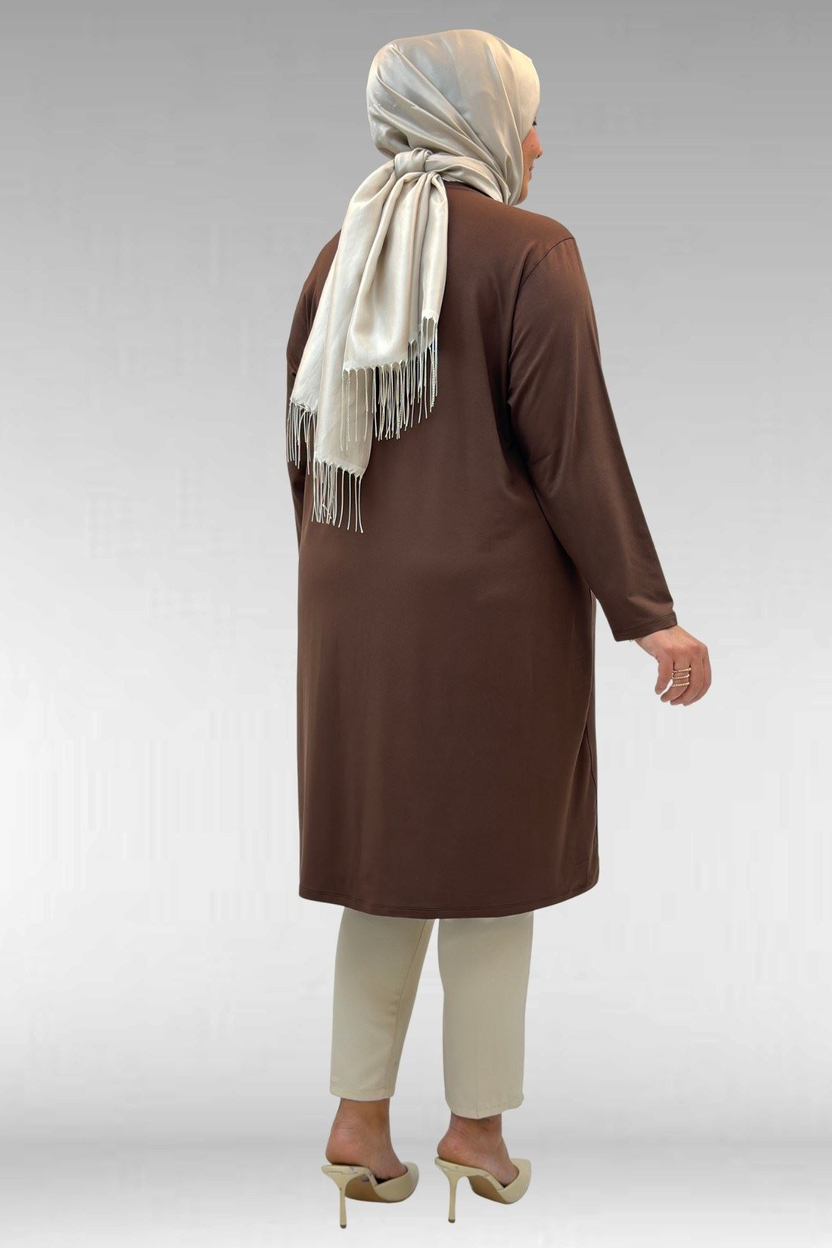 68002 Büyük Beden Önü Güneş Parıltılı Taş Baskılı Penye Tunik - Kahve