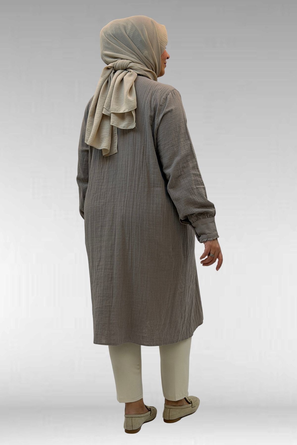 68022 Büyük Beden Boydan Pile Detaylı Müslin Gömlek - Vizon