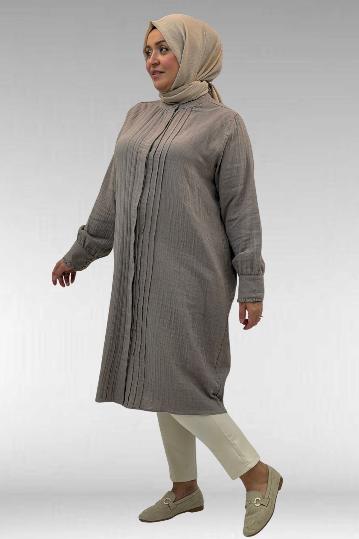 68022 Büyük Beden Boydan Pile Detaylı Müslin Gömlek - Vizon