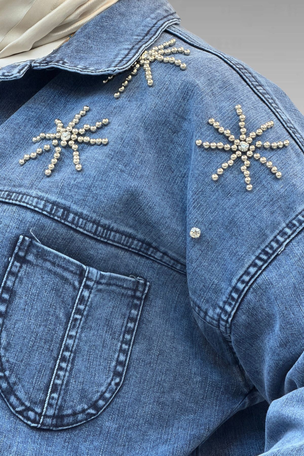 53022 Büyük Beden Yıldız İnci Çakma Detaylı Kot Ceket - Mavi