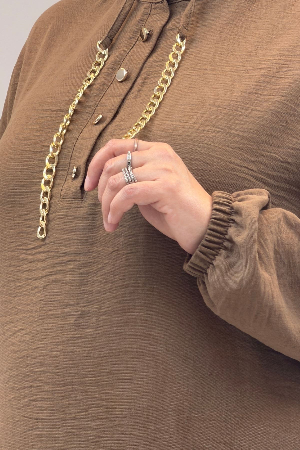 42010 Büyük Beden Keten Airobin Zincir Detaylı Elbise - Vizon