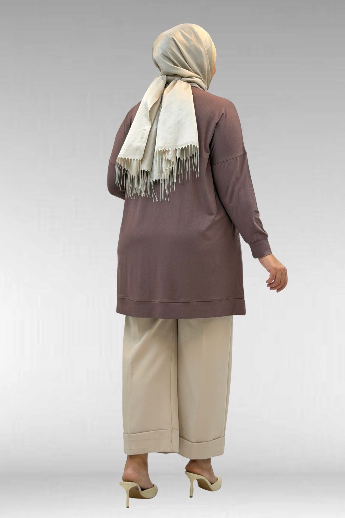 58013 Büyük Beden Önü Yıldız Ve Taş Detaylı Penye Tunik - Vizon