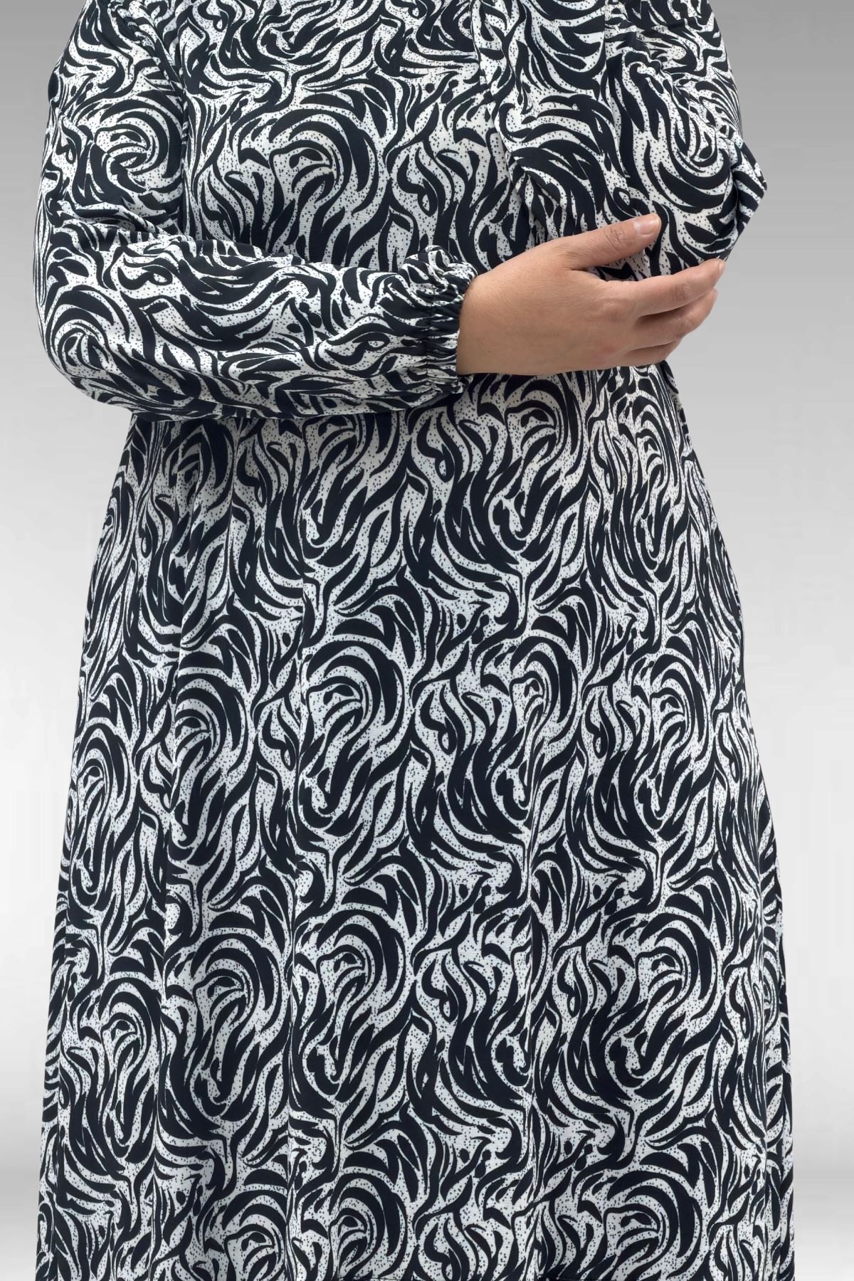 62013 Büyük Beden Eteği Fırfırlı Desenli Micro Elbise - Siyah Desenli