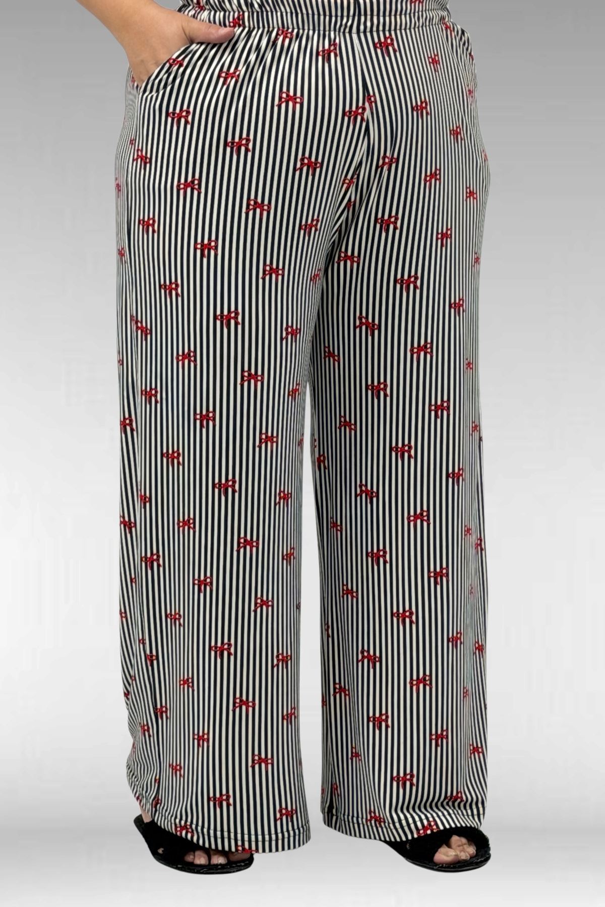67802 Büyük Beden Yanı Yırtmaçlı Milan Pijama Takımı - Kırmızı Kurdele Desenli