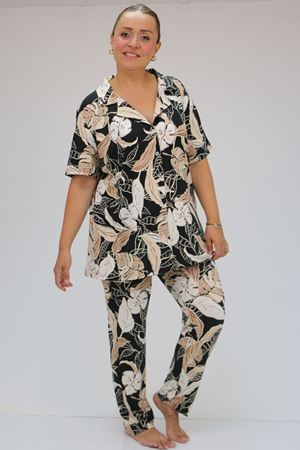 37801 Büyük Beden  Düğmeli Türlü Viskon Pijama Takımı - Siyah-Bej Yapraklı