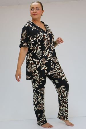 37801 Büyük Beden  Düğmeli Türlü Viskon Pijama Takımı - Siyah-Vizon Yapraklı
