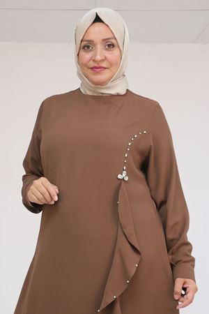 52016 Büyük Beden Önü Fırfırlı Taş Detaylı Krep Elbise - Kahve