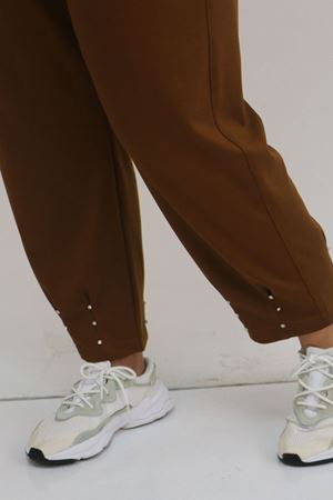 59027 Büyük Beden Paçasında İnci Çakma Modal Pantolon - Taba