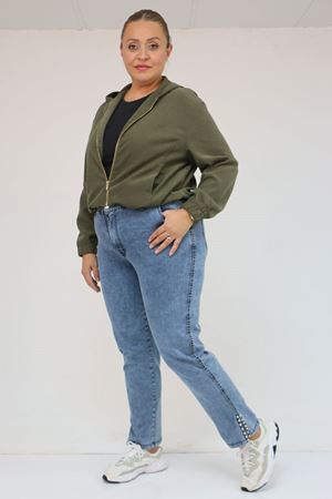 59031 Büyük Beden Paçası Yırtmaçlı Yırtmaçda Taş Detaylı Kot Pantolon - Kar Yıkama Mavi