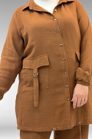 67015 Büyük Beden Cepleri D Toka Detaylı Müslin Pantolonlu Takım - Kahve