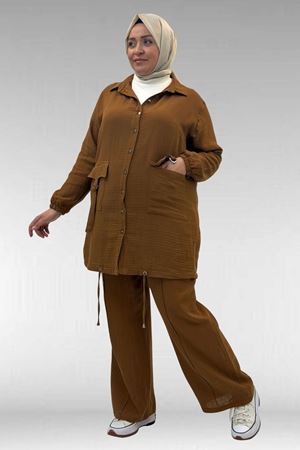67015 Büyük Beden Cepleri D Toka Detaylı Müslin Pantolonlu Takım - Kahve